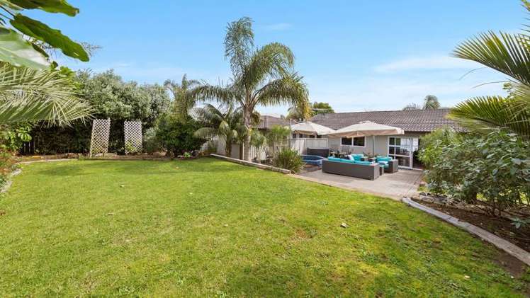 2 Oliver Twist Avenue Mellons Bay_5