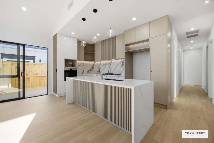 16 Tuwai Crescent Opaheke_10