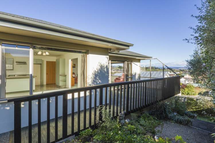 64 Olympus Way Richmond_13