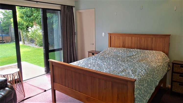 24 Glastonbury Drive Burwood_8