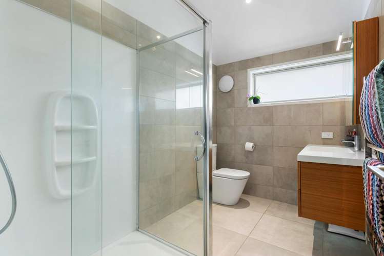 2/33 Ronaki Road Mission Bay_26