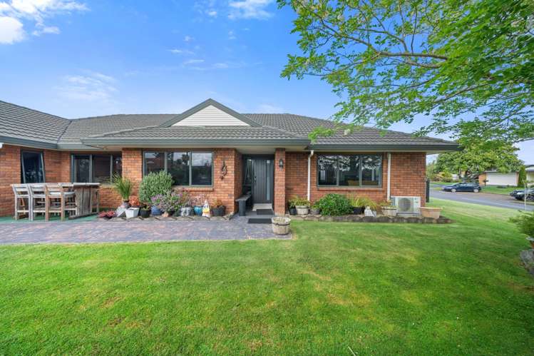 4 Castlehill Court Wattle Downs_1