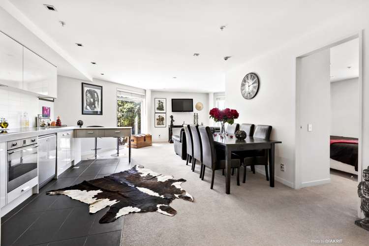 1f/82 Cable Street Te Aro_3