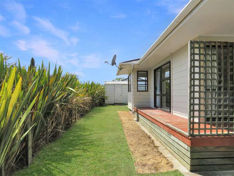 9 Robinson Avenue Holdens Bay_18