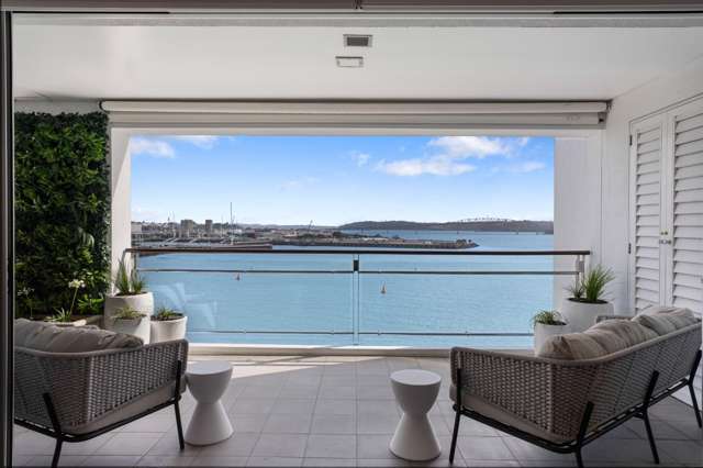 Executive Waterfront Residence
