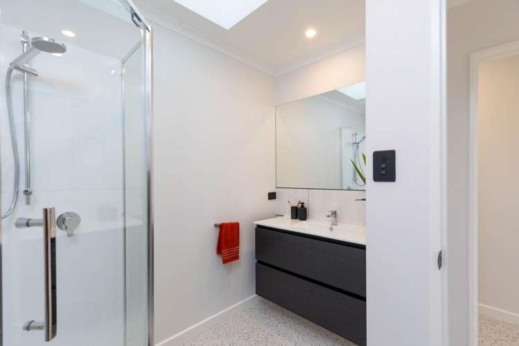 319 Princes Drive Britannia Heights_24