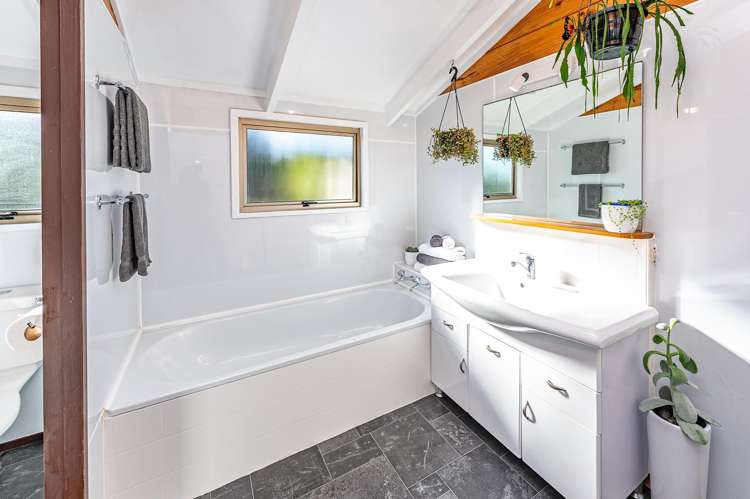 15 Banks Place Tawhero_13