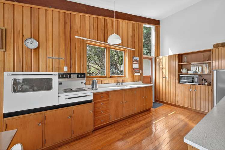 393 Marine Drive Charteris Bay_9