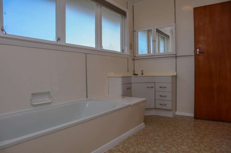 32 Domett Esplanade Cobden_38