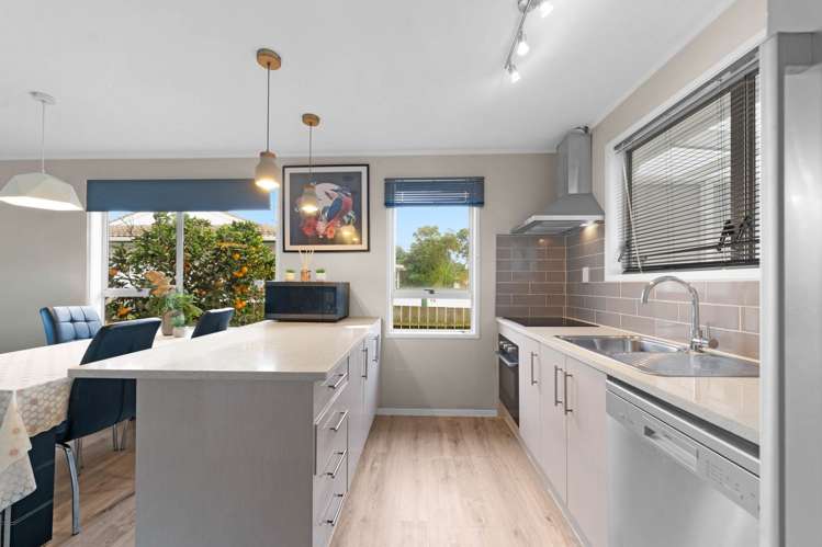 17 Gibbons Road Weymouth_5