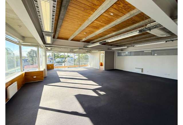 SUN-FILLED PONSONBY OFFICE WITH BALCONY
