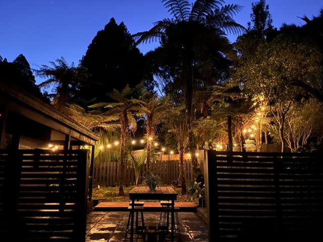 420 Scenic Drive Waiatarua_1