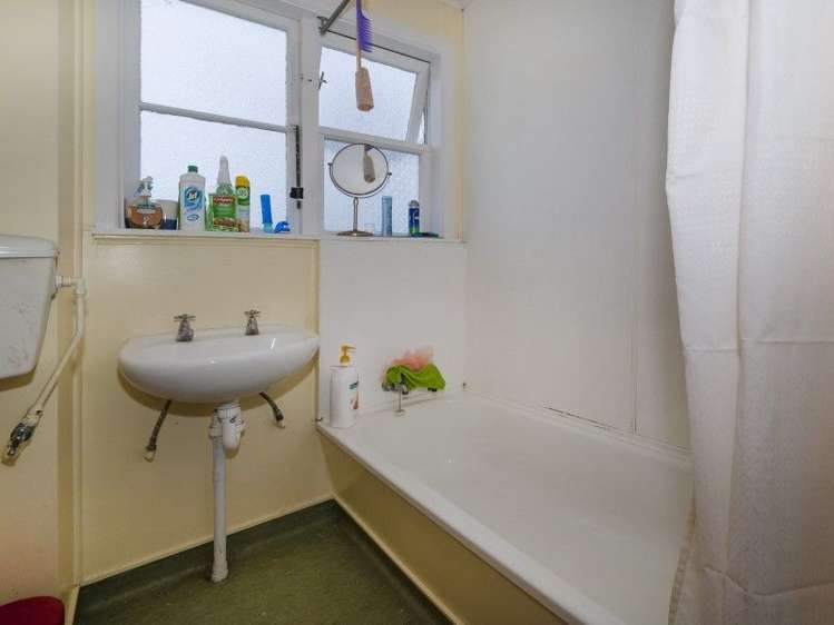 1/2 Taita Drive Boulcott_11