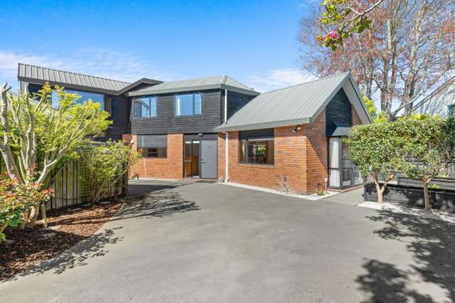 FANTASTIC FAMILY HOME IN THE BEST ZONES