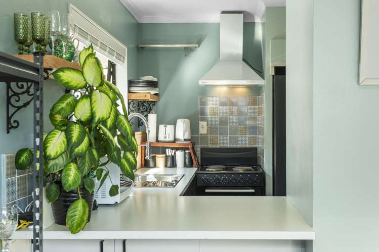 35B Henderson Crescent Gate Pa_8