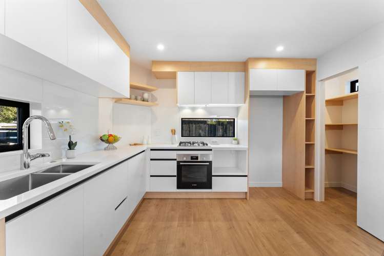 8C Rowan Terrace Te Atatu South_6