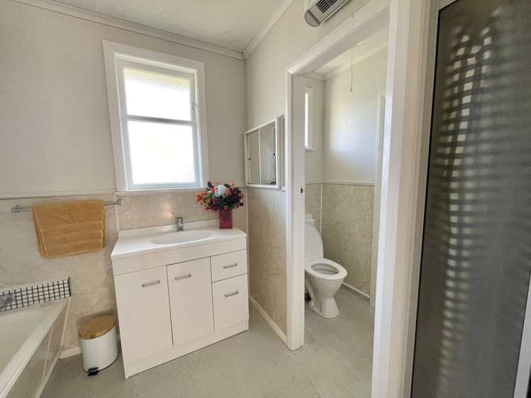 35 Aotaki Street Otaki_16