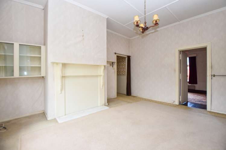 212 High Street South Carterton_4