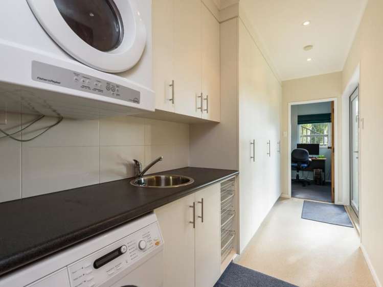 8 Ridd Crescent Karori_15