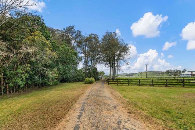 Private lifestyle living, just minutes from town