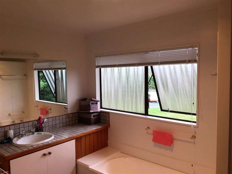 2/9 Squirrel Lane Browns Bay_7