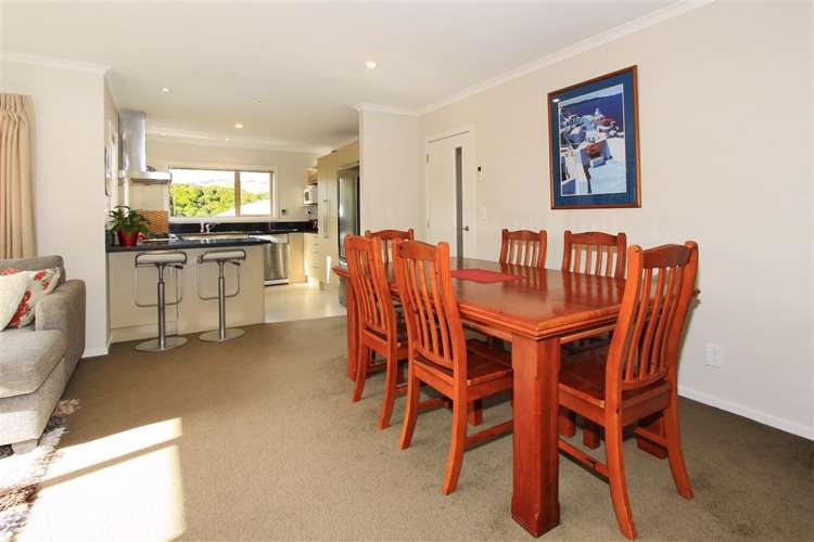 42 Te Puia Drive Aotea_8