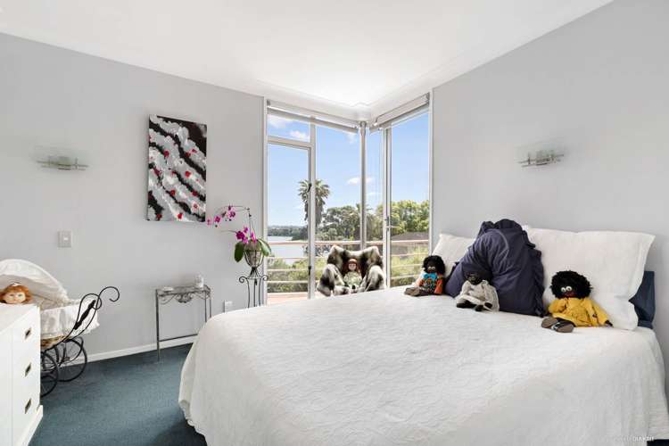 2/248 Hurstmere Road Takapuna_9