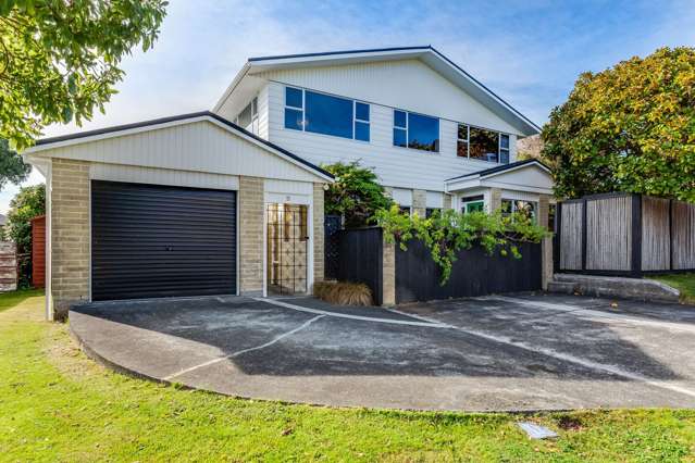 Well-Designed Family Living with Inlet Views