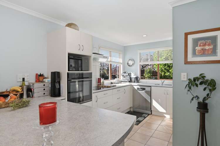 1/8 Cheyne Road (Cotswold Court) Pyes Pa_7