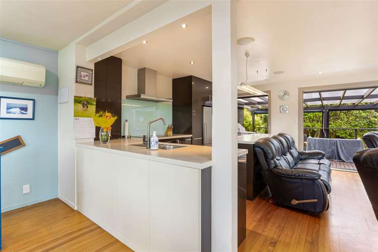 8 Rauhuia Crescent Parau_6