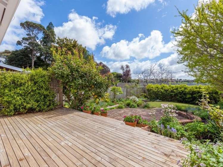 31 Queen Mary Avenue New Lynn_15