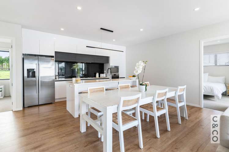 5 Byron Drury Way Riverhead_12