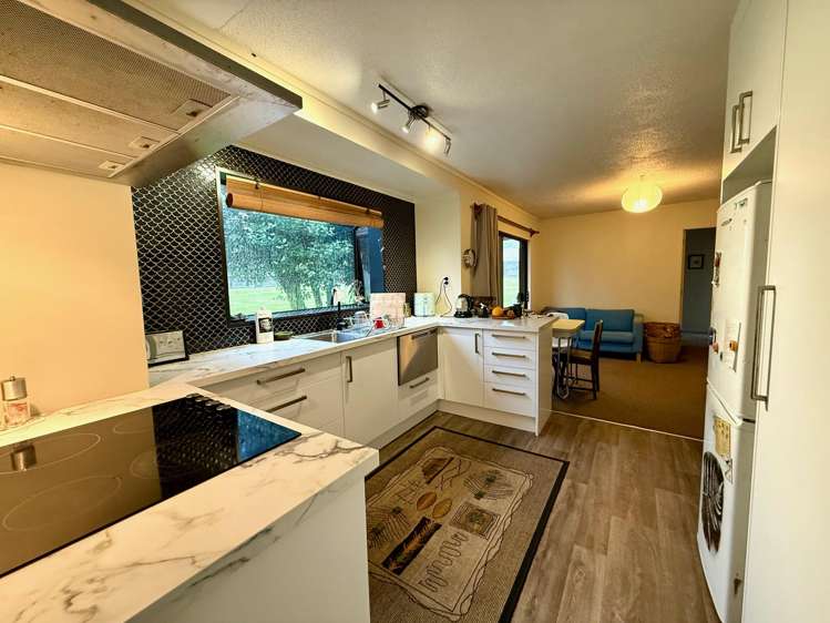 14 James Street Raglan_5