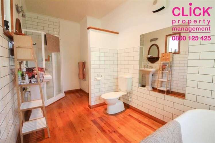 18 Castlewood Road Company Bay_13