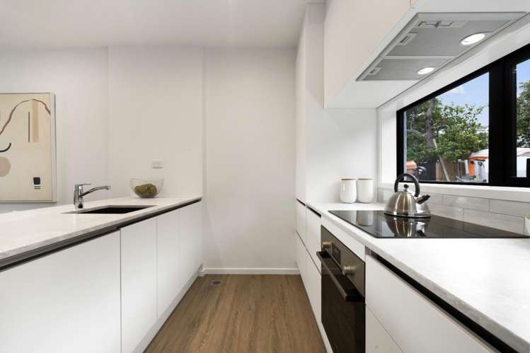 2/1 Grand View Road 1776_8