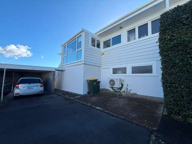 Charming Northcote Unit with Parking