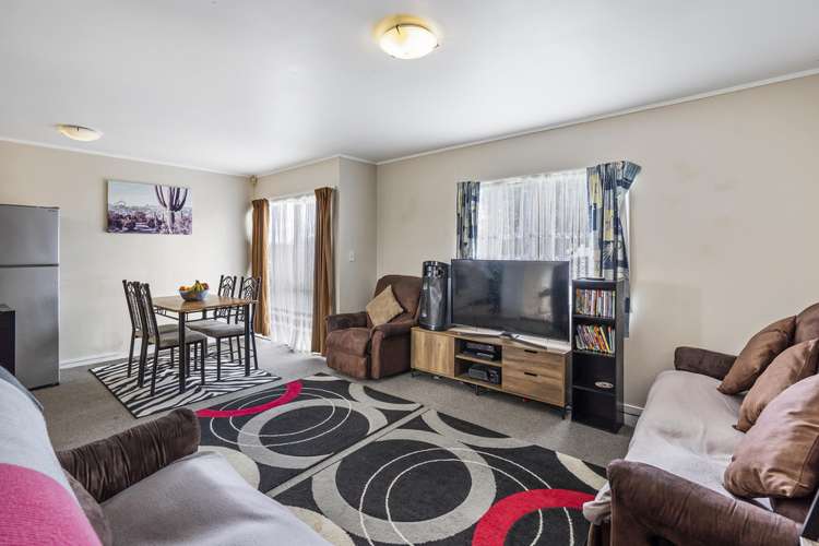 2/14 Hatherley Place Clendon Park_3