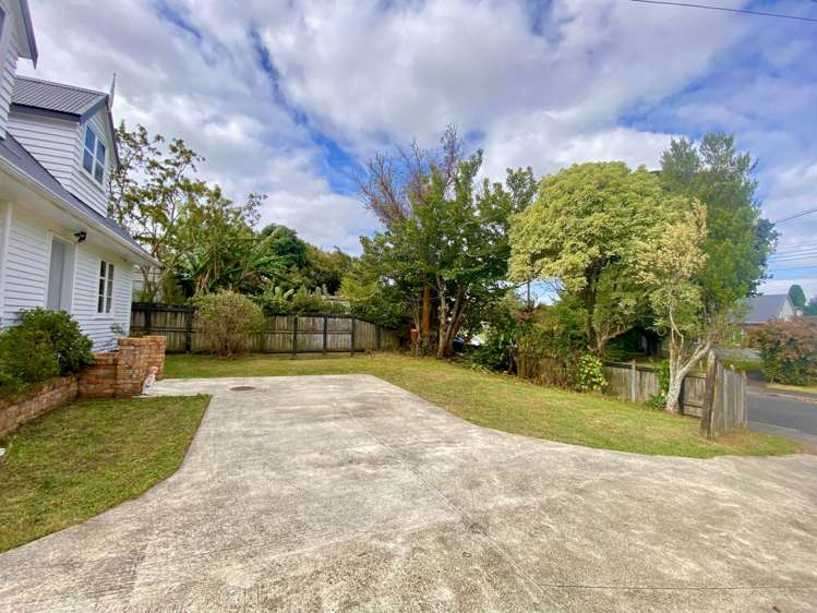 31 Preston Avenue Mt Albert_32