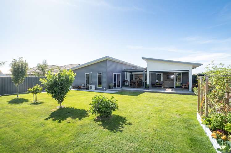 8 Mckay Close Frimley_16