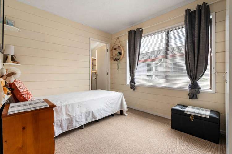 2/106 Bradbury Road Botany Downs_16