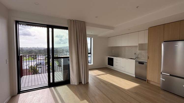 603/2B Te Ara Taurapa Point Chevalier_8