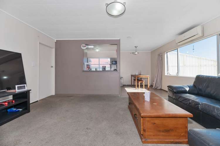 2/46 Brandon Road Glen Eden_9