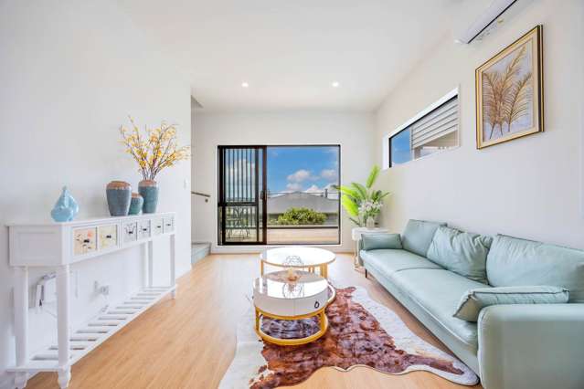 8/3 Milich Terrace Te Atatu South_1