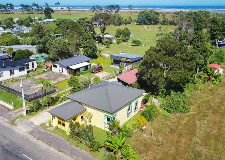 23 Wharf Road Karamea_12