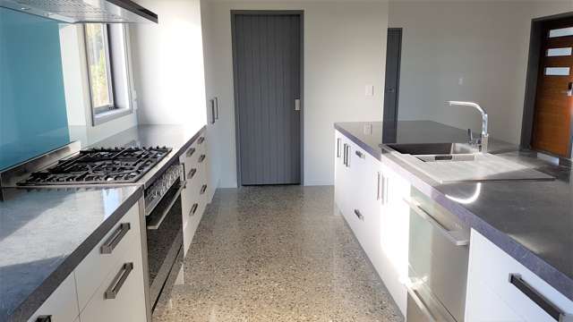 2 Little Paddock Hokitika_4