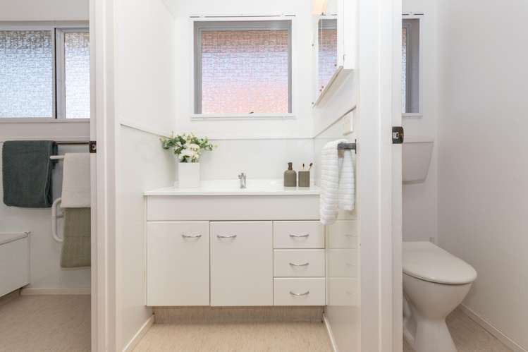 1 Guernsey Place Fitzherbert_16