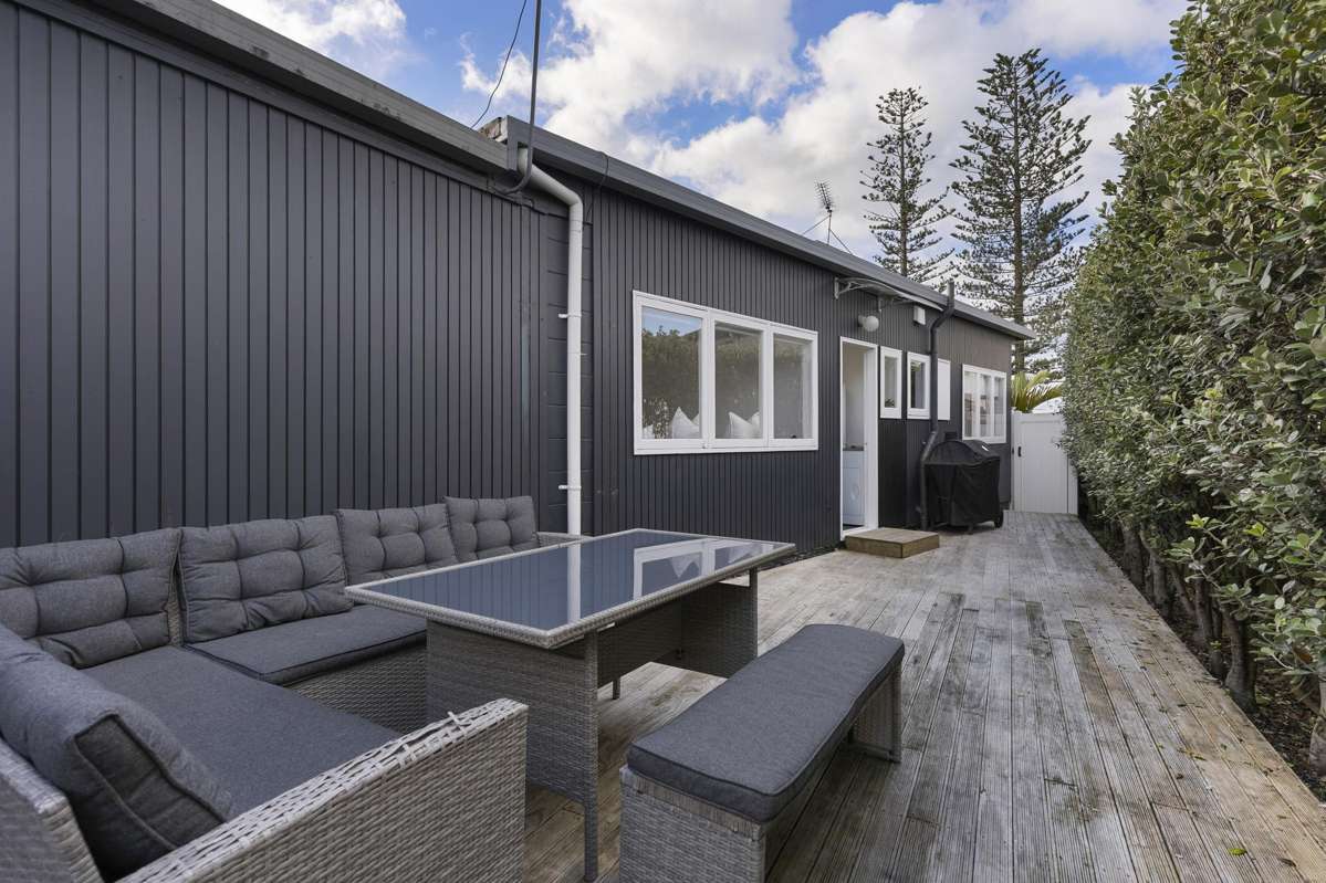 2/16 Rangitoto Terrace_0
