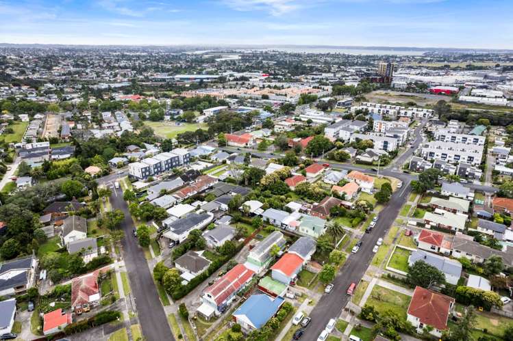 2/16 Craigbank Avenue New Lynn_23