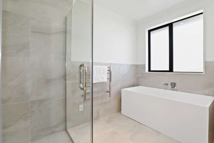 19 Lloyd Crescent Pukehangi_8