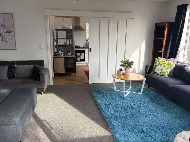 2/11 Farnborough Street Aranui_1